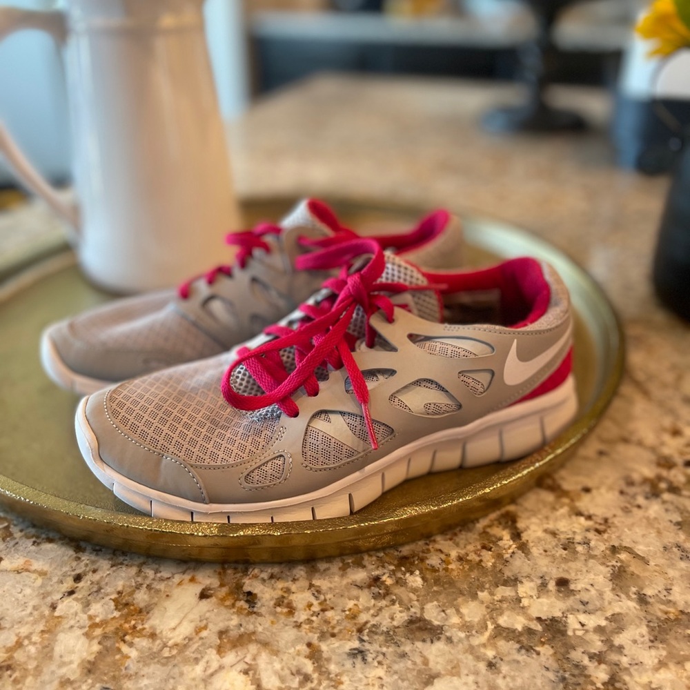 Nikes , size 7, gray and white
